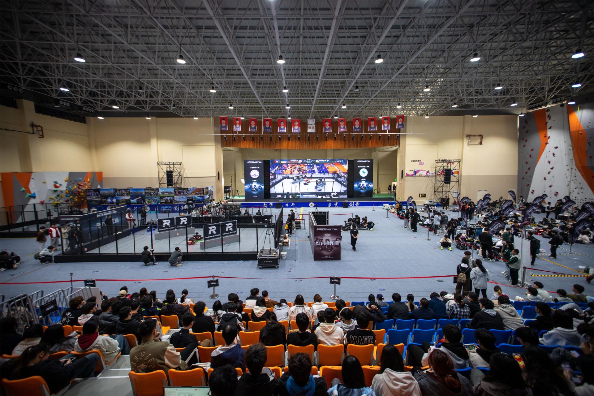 RoboMaster 高校联盟赛广西站比赛场地，图源桂林信息科技学院